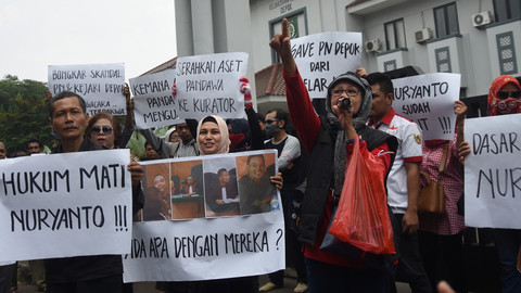 Demo Nasabah Koperasi Pandawa Foto: Antara/Indrianto Eko Suwarso