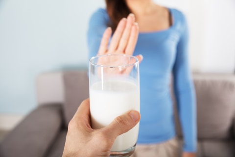 Ilustrasi intoleransi laktosa setelah minum susu.  Foto: Shutterstock