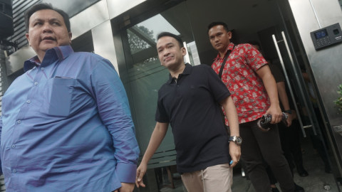 Ruben Onsu (tengah) di Polda Metro Jaya, Jakarta, Selasa (28/1). Foto: Iqbal Firdaus/kumparan
