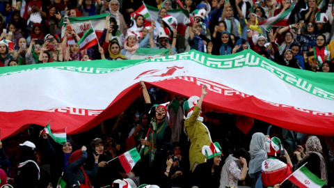 Suporter Iran Robek Bendera Nasional di Piala Dunia