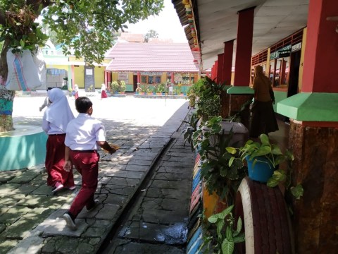 9 Cara Ciptakan Lingkungan Sekolah Bersih Kumparan Com 9 Cara Ciptakan Lingkungan Sekolah Bersih Kumparan Com