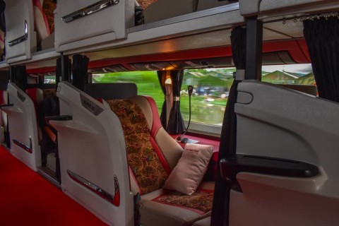 Interior bus Sinar Jaya Suites Class. Foto: dok. Nugroho Febianto