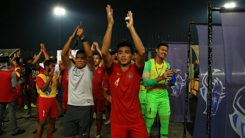Pemain Timnas U-22 Indonesia, Nurhidayat Haris (tengah) melakukan selebrasi setelah memenangkan pertandingan Grup B Piala AFF U-22 di Stadion Nasional Olimpiade Phnom Penh, Kamboja, Jumat (22/2). Foto: Aditia Noviansyah/kumparan