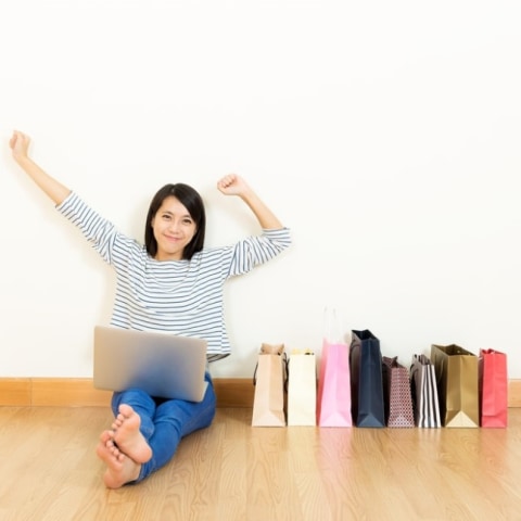 Ilustrasi kecanduan belanja online. Foto: Foto: Stuhutter Stock