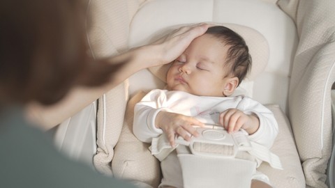 Ilustrasi kepala bayi miring. Foto: Purd77/Shutterstock