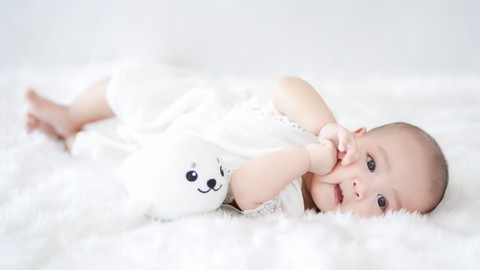 Ilustrasi bayi perempuan. Foto: ABWitzPix089/Shutterstock