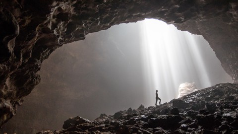 Gua Jomblang di Yogyakarta. Foto: Timon Peskin/Shutterstock