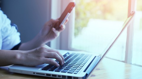 Ilustrasi jurnalis menulis berita. Foto: Getty Images