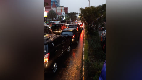 Banjir Di Pasteur Bandung Mobil Terendam Dan Macet Berjam Jam Kumparan Com