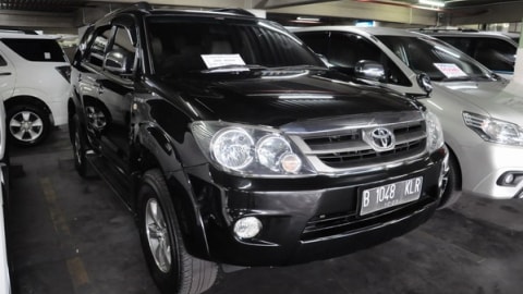 Toyota Fortuner generasi pertama. Foto: dok. WTCM2