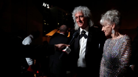 Brian May Queen dan istrinya Anita Dobson di Academy Awards 2019. Foto: REUTERS/Mario Anzuoni