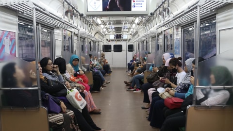 Membandingkan Peraturan Naik Commuter Line Di Berbagai Negara Kumparan Com Membandingkan Peraturan Naik Commuter Line Di Berbagai Negara Kumparan Com