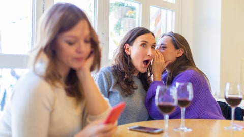 Ilustrasi pertemanan tidak sehat. Foto: Shutter Stock