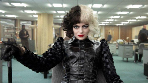 Review Film Cruella: Sisi Lain Antagonis 101 Dalmatians (1)