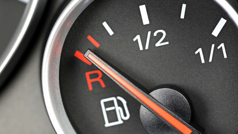 Ilustrasi konsumsi BBM. Foto: Shutterstock