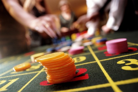 Ilustrasi judi. Foto: Peter Cade/Getty Images