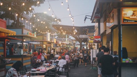 Berburu Kuliner Halal Yang Nikmat Di Food Street Pik 2 Jakarta