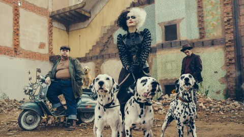 Penampilan Emma Stone yang memerankan Cruella de Vil. Foto: dok. Disney/ Twitter