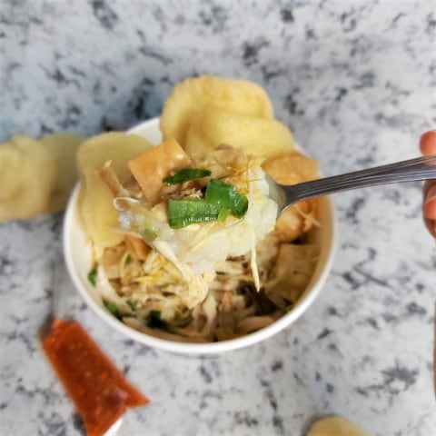 Bubur Ayam Bawain Spesial Foto: Azalia Amadea/Kumparan