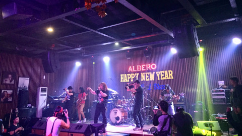 God Bless Vs Elpamas Siapa Band Rock Favorit Kamu Kumparan Com
