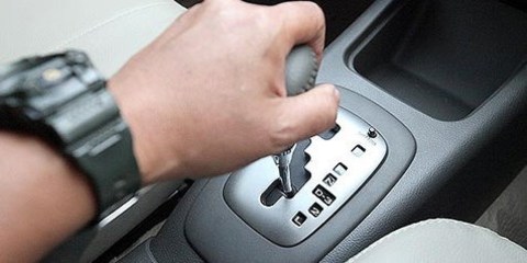 Begini Aturan Main Derek Mobil Matik yang Aman (2)