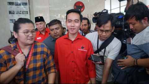 Bakal Calon Wali kota Surakarta Gibran Rakabuming Raka menjawab pertanyaan wartawan di Kantor DPP PDIP, Jakarta. Foto: Irfan Adi Saputra/kumparan