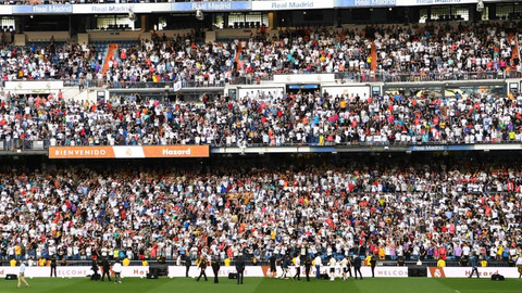 Suasana di Stadion Santiago Bernabeu, Spanyol, saat pengenalan pemain baru Real Madrid, Eden Hazard. Foto: AFP
