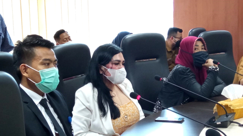 Ratu Entok saat menghadiri RDP di DPRD Kota Medan. Foto: Dok. Istimewa
