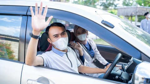 Ilustrasi keluarga mudik. Foto: Odua Images/Shutterstock