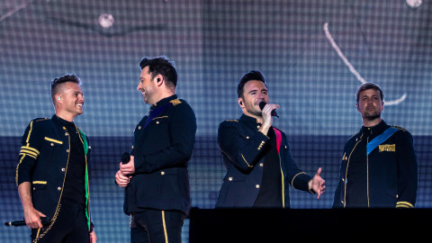 Personel boy band legendaris asal Irlandia, Westlife saat konser di Kompleks Klenteng Sam Poo Kong, Semarang, Jawa Tengah, Minggu (1/9). Foto: ANTARA FOTO/Aji Styawan