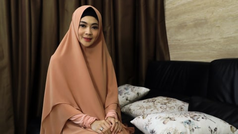 Indah Dewi Pertiwi Merasa Lebih Bahagia Setelah Berhijrah Kumparan Com