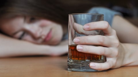 Ilustrasi minum alkohol. Foto: Thinkstock