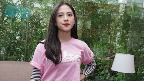 Artis Adhisty Zara saat hadir di konferensi pers launcing poster dan trailer film Milea: Suara Dari Dilan di Epicentrum, Jakarta, Senin, (9/12).  Foto: Ronny 
