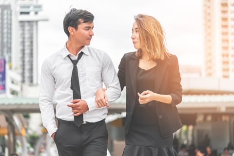 Ilustrasi cowok yang jatuh cinta pada gebatannya. Foto: Dok. Shutterstock