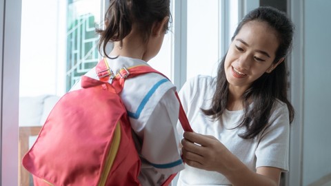 Ilustrasi anak berangkat sekolah. Foto: Shutter Stock