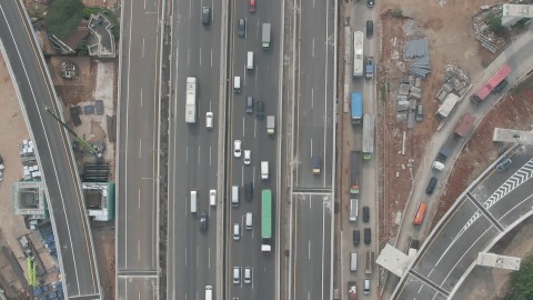 Kemacetan Panjang Terjadi Akibat Kecelakaan di KM 13 Tol Layang Japek