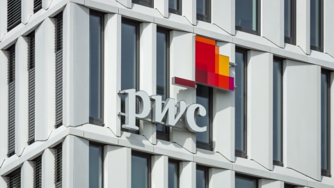 Ilustrasi perusahaan PwC. Foto: ShutterStock