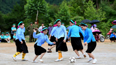 Foto: Melihat Petani Perempuan Vietnam Bermain Sepak Bola (1)