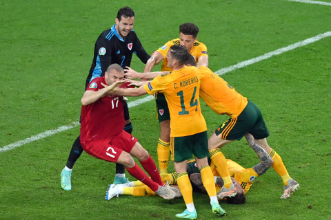 Panas! Para Pemain Turki & Wales Nyaris Baku Hantam di Euro 2020