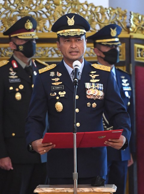 Sekretaris Militer Presiden Marsda TNI M Tonny Harjono saat pelantikan Jenderal TNI Andika Perkasa sebagai Panglima TNI di Istana Negara, Jakarta, Rabu (17/11/2021). Foto: Lukas/Biro Pers Sekretariat Presiden