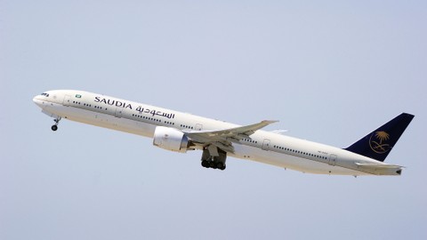 Pesawat Saudia milik maskapai nasional Arab Saudi. Foto: Shutterstock