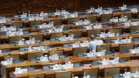 (Ilustrasi) Anggota DPR RI duduk di tengah ruangan rapat DPR RI. Foto: Helmi Afandi/kumparan