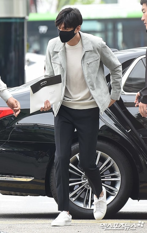 Lee Min Ho Resmi Jalani Wajib Militer Kumparan Com