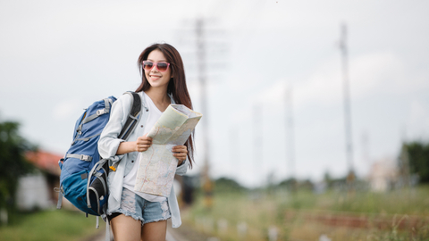 Ilustrasi wanita memakai celana high-waist. Foto: Shutter Stock