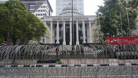 Suasana pengamanan di depan gedung Mahkamah Konstitusi, Rabu, (26/6). Foto: Fanny Kusumawardhani/kumparan