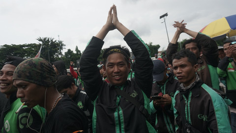 Driver ojol saat demo di depan Gedung DPR. Foto: Iqbal Firdaus/kumparan