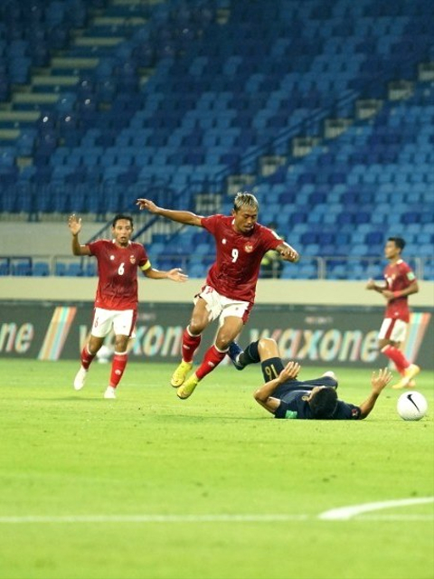 Foto: Indonesia Imbangi Thailand di Kualifikasi Piala Dunia 2022