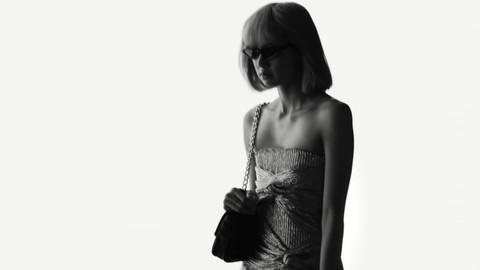 Lisa Blackpink melenggang di Winter 2022 Runway Show Celine di Paris, Prancis, pada Rabu (4/5/2022). Foto: Youtube/CELINE