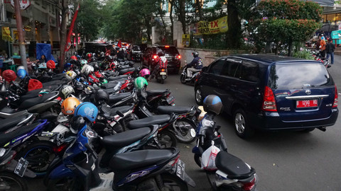 Kawasan parkir yang dikelola anggota Pemuda Pancasila di Kawasan Blok M, Jakarta Selatan. Foto: Irfan Adi Saputra/kumparan