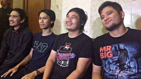 Lirik Lagu Sephia Sheila On 7 Kumparan Com Kepopuleran sheila on 7 membuat sutradara upi avianto menawari proyek soundtrack film 30 hari mencari cinta. lirik lagu sephia sheila on 7